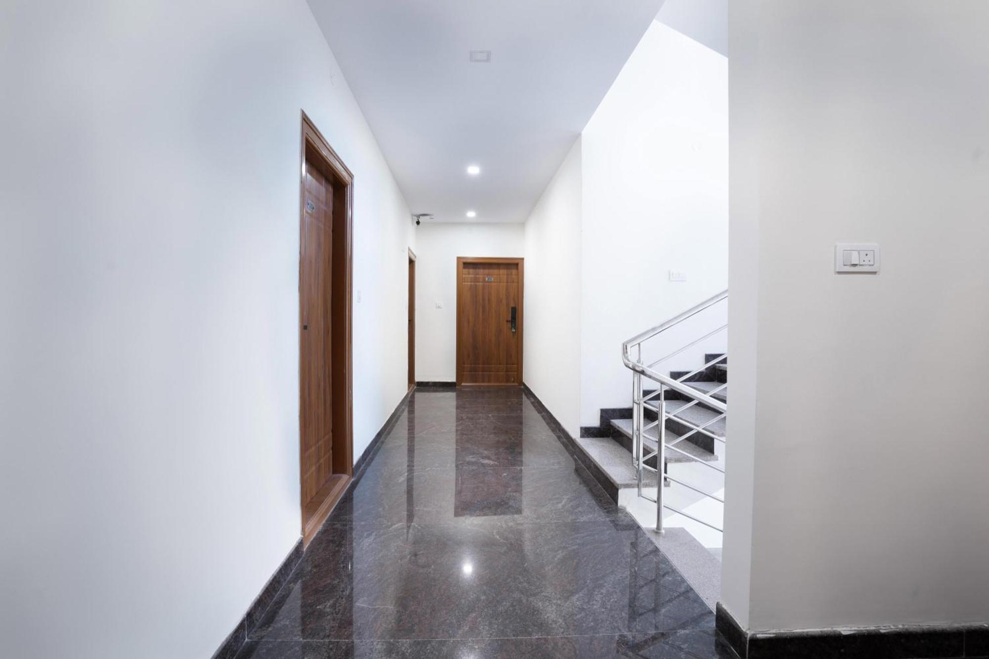 Treebo Galaxy Kings Suites, Hebbal Bangalore Esterno foto