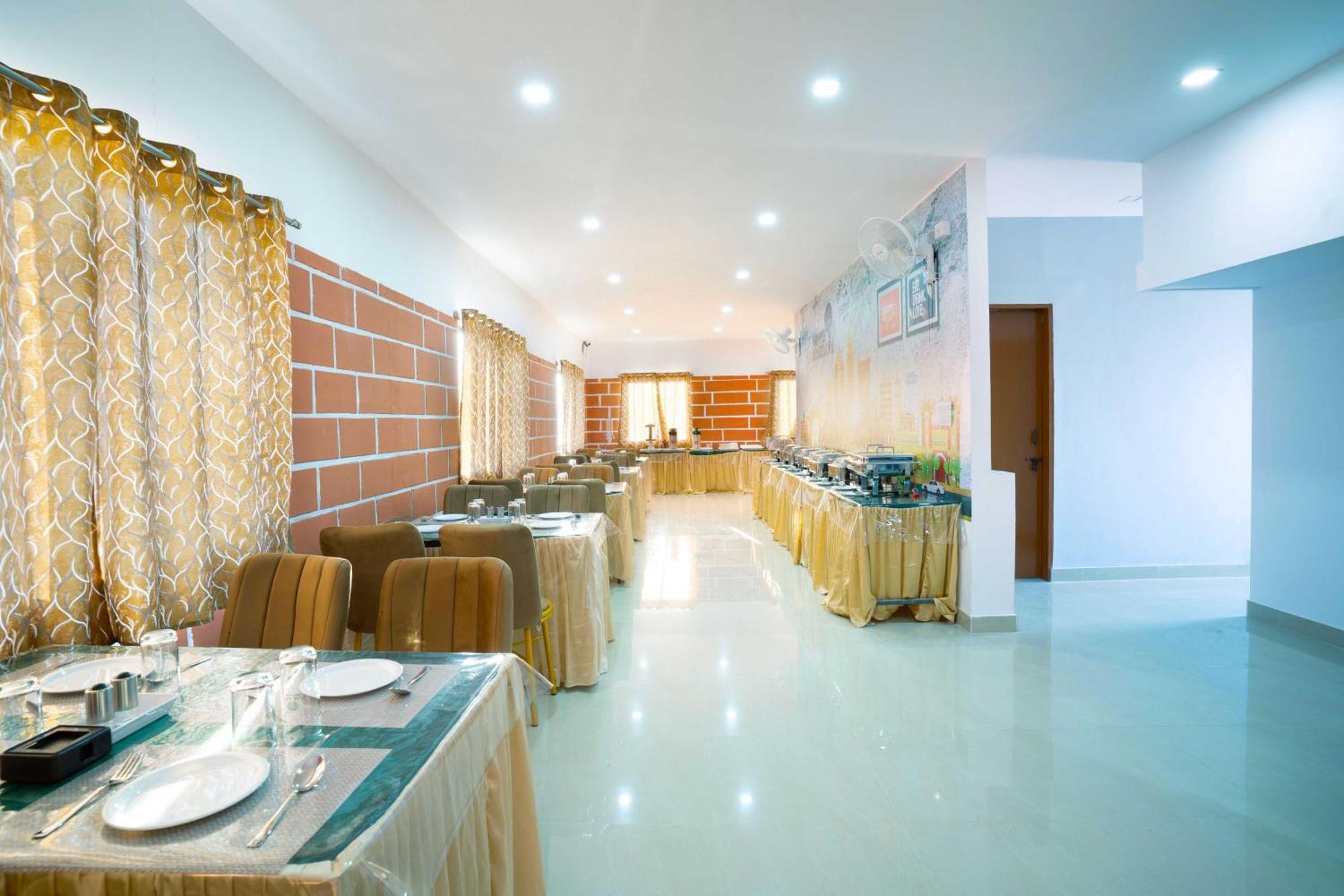 Treebo Galaxy Kings Suites, Hebbal Bangalore Esterno foto