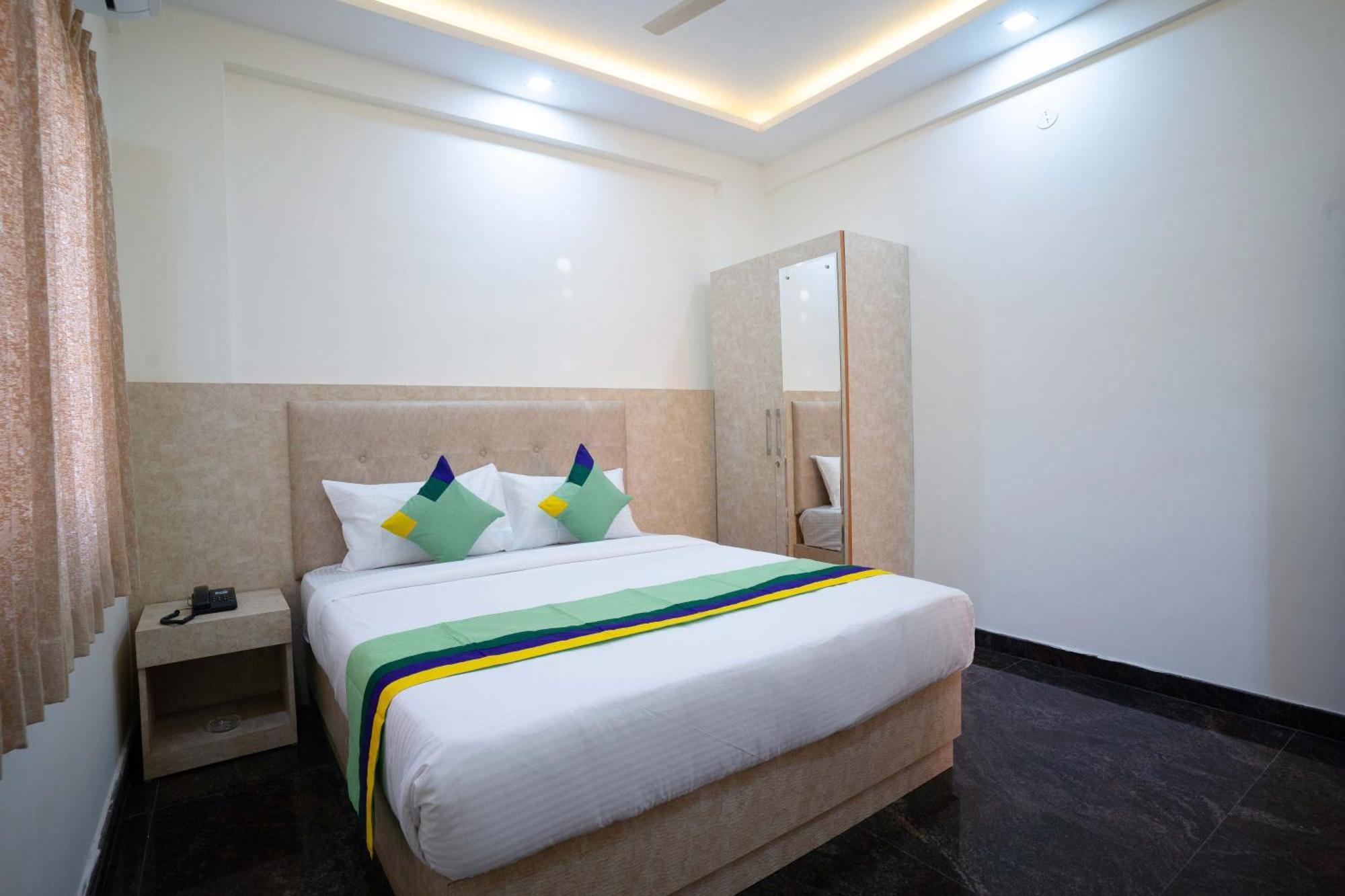 Treebo Galaxy Kings Suites, Hebbal Bangalore Esterno foto