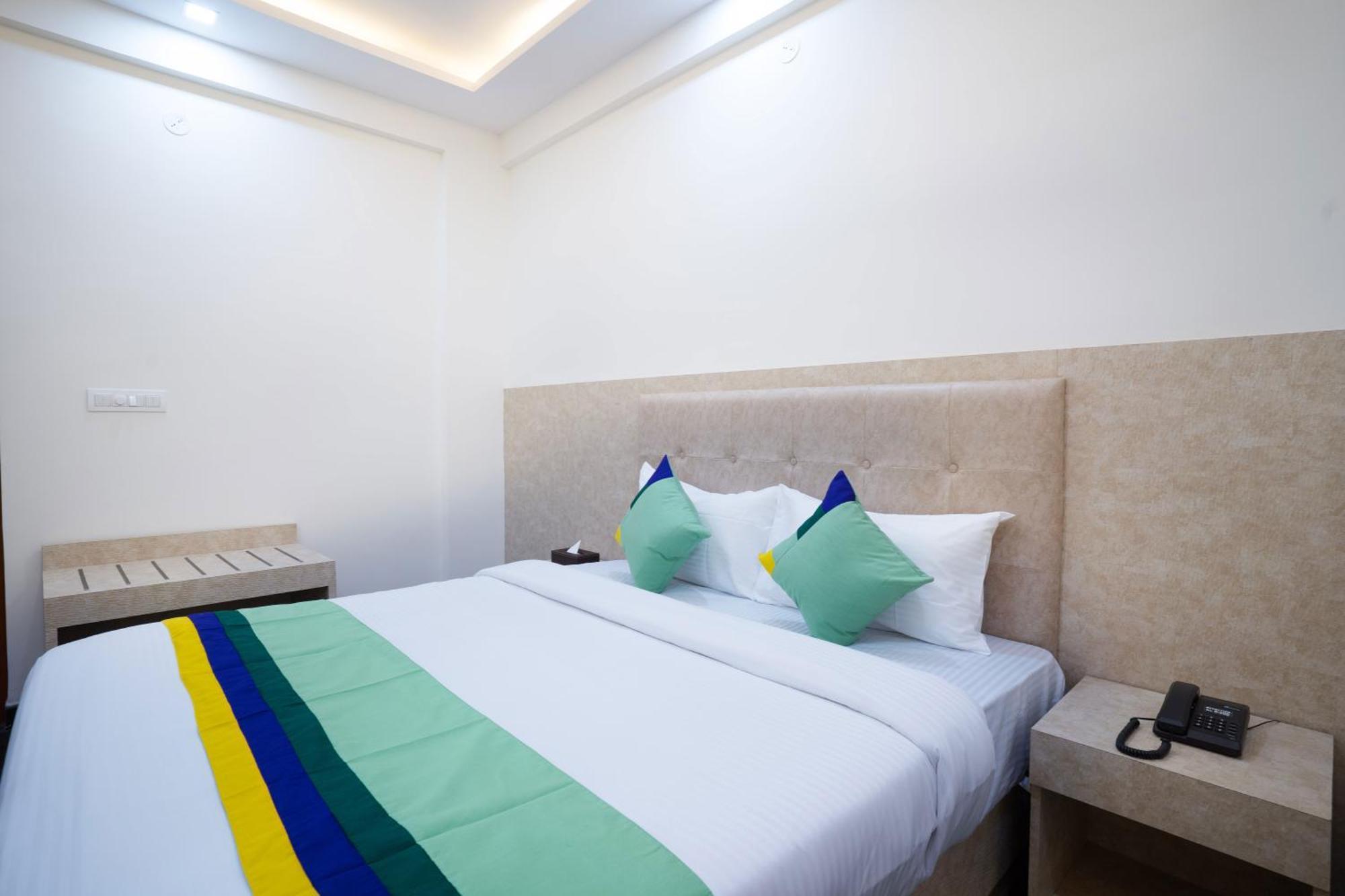 Treebo Galaxy Kings Suites, Hebbal Bangalore Esterno foto