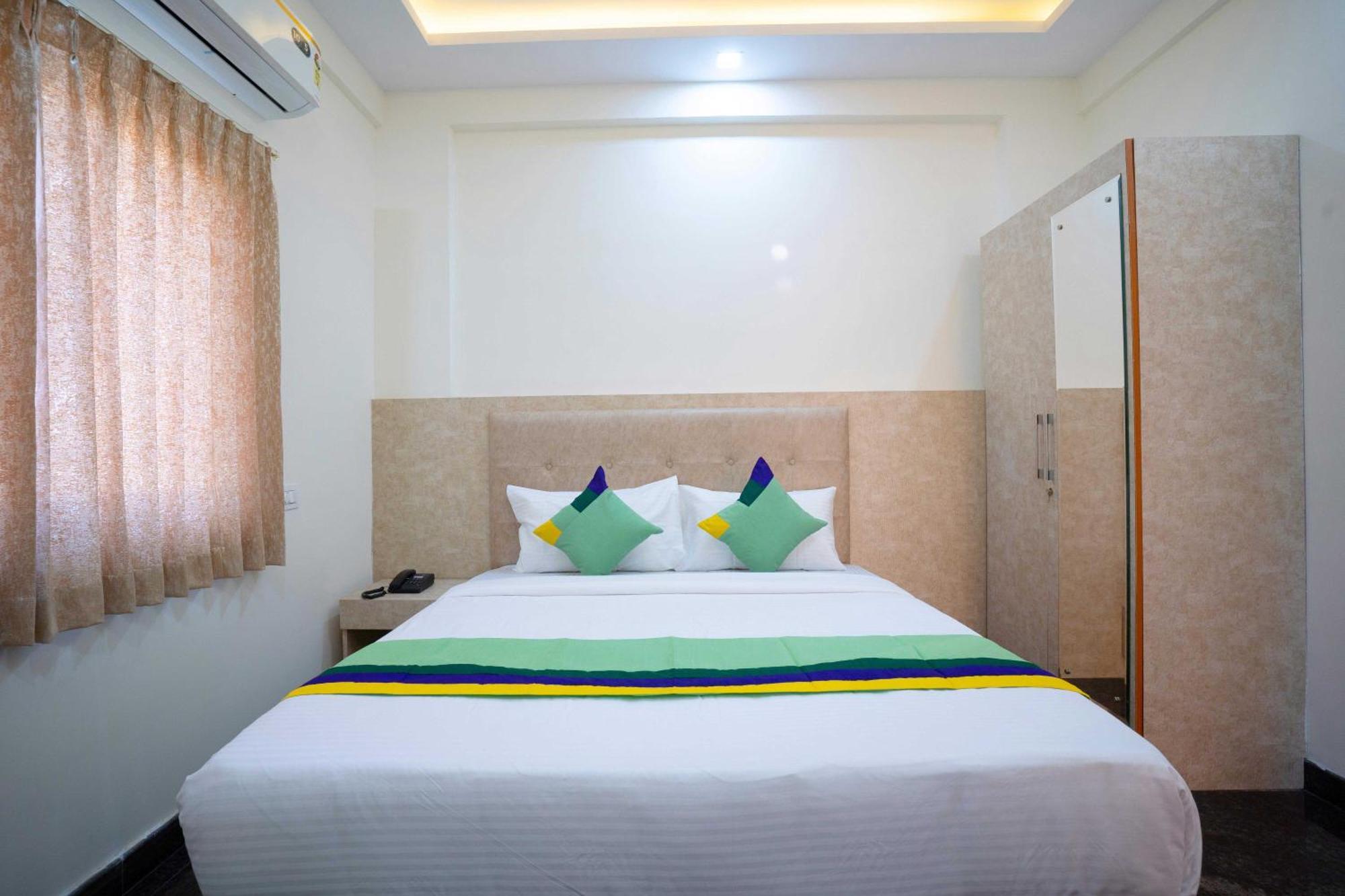 Treebo Galaxy Kings Suites, Hebbal Bangalore Esterno foto