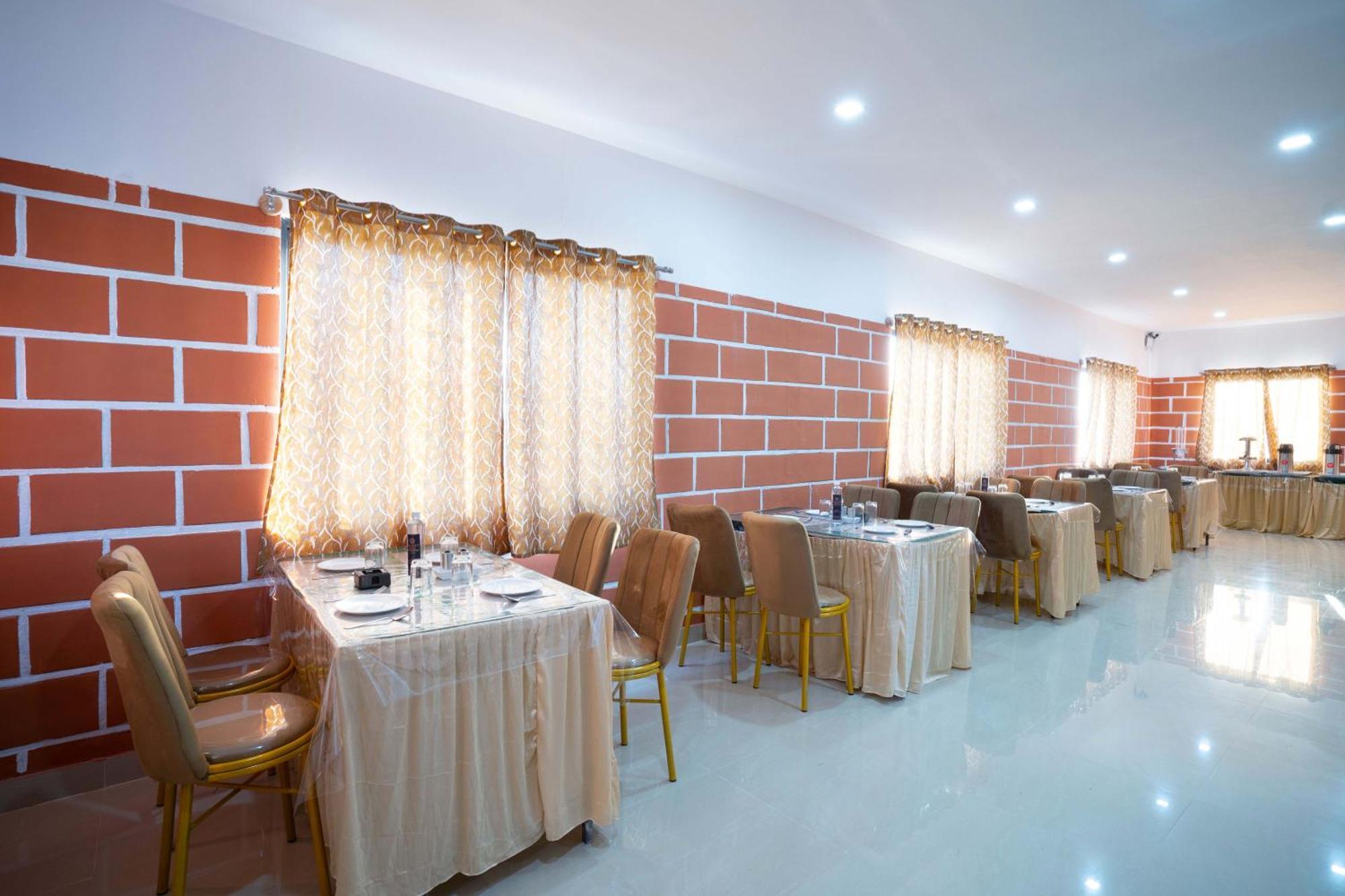 Treebo Galaxy Kings Suites, Hebbal Bangalore Esterno foto