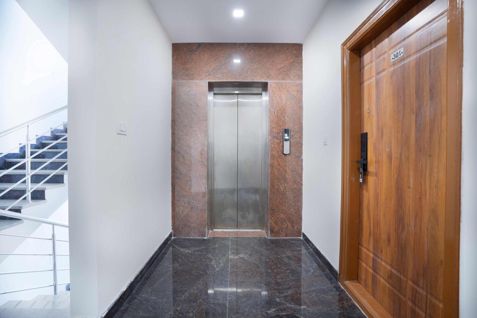 Treebo Galaxy Kings Suites, Hebbal Bangalore Esterno foto