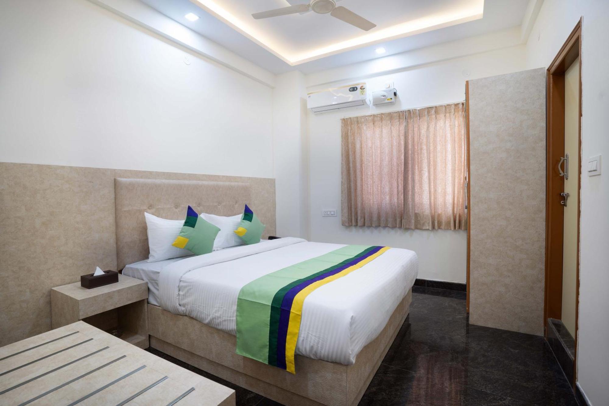 Treebo Galaxy Kings Suites, Hebbal Bangalore Esterno foto