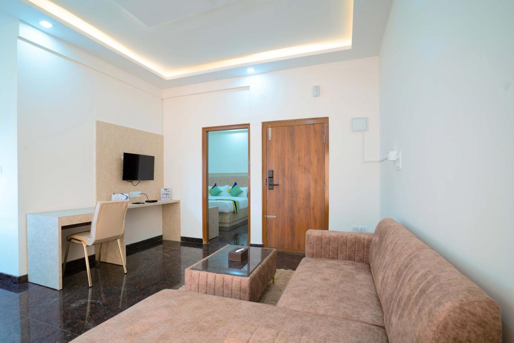 Treebo Galaxy Kings Suites, Hebbal Bangalore Esterno foto